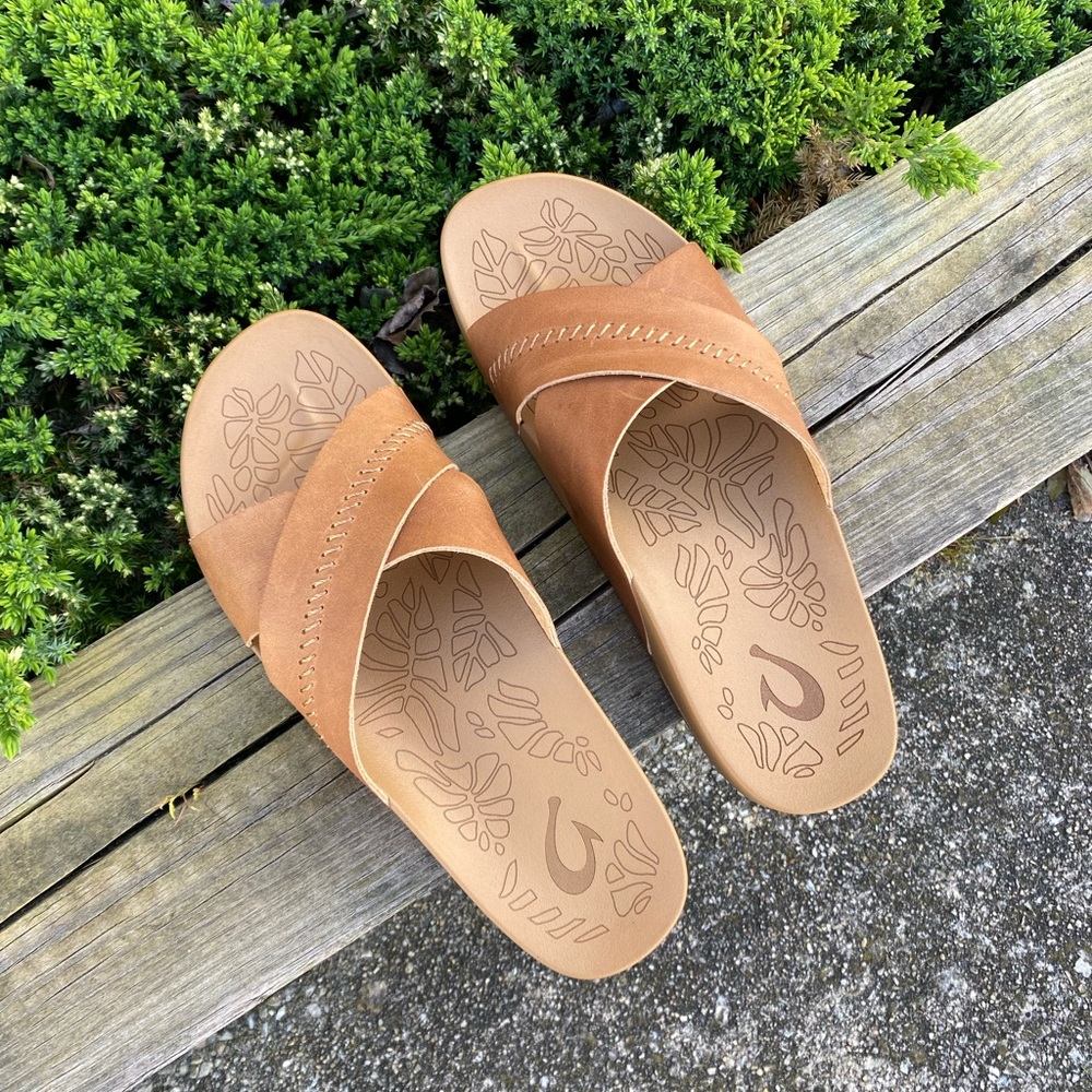 Brand new Olukai Sandals, womens 8